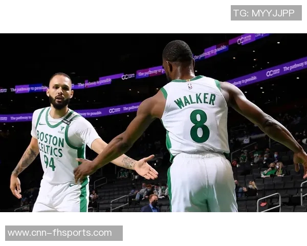 老哥你又胖了美记与绿军传奇安东尼沃克合影引发热议 老哥你又胖了美记与绿军传奇安东尼沃克合影引发热议