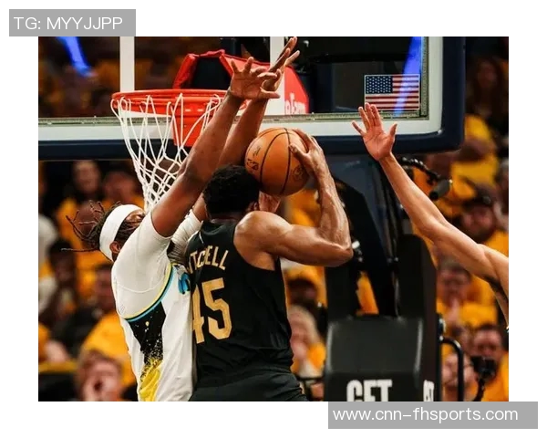 米切尔首节独得13分表现抢眼但失误和犯规略显频繁